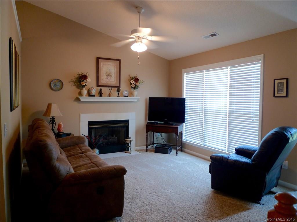 301 Latimer Lane - Photo 2