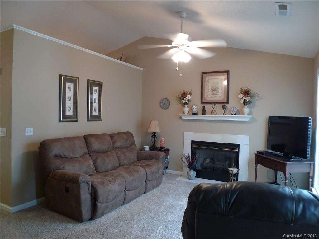 301 Latimer Lane - Photo 3