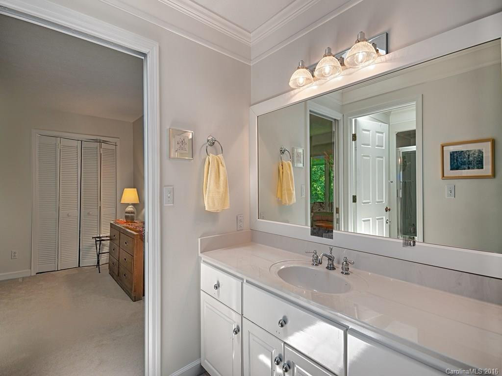 105 Woodglen Court #39 - Photo 13