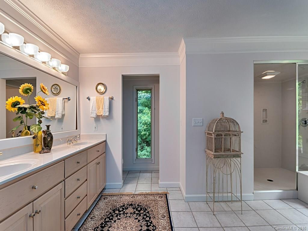 105 Woodglen Court #39 - Photo 18