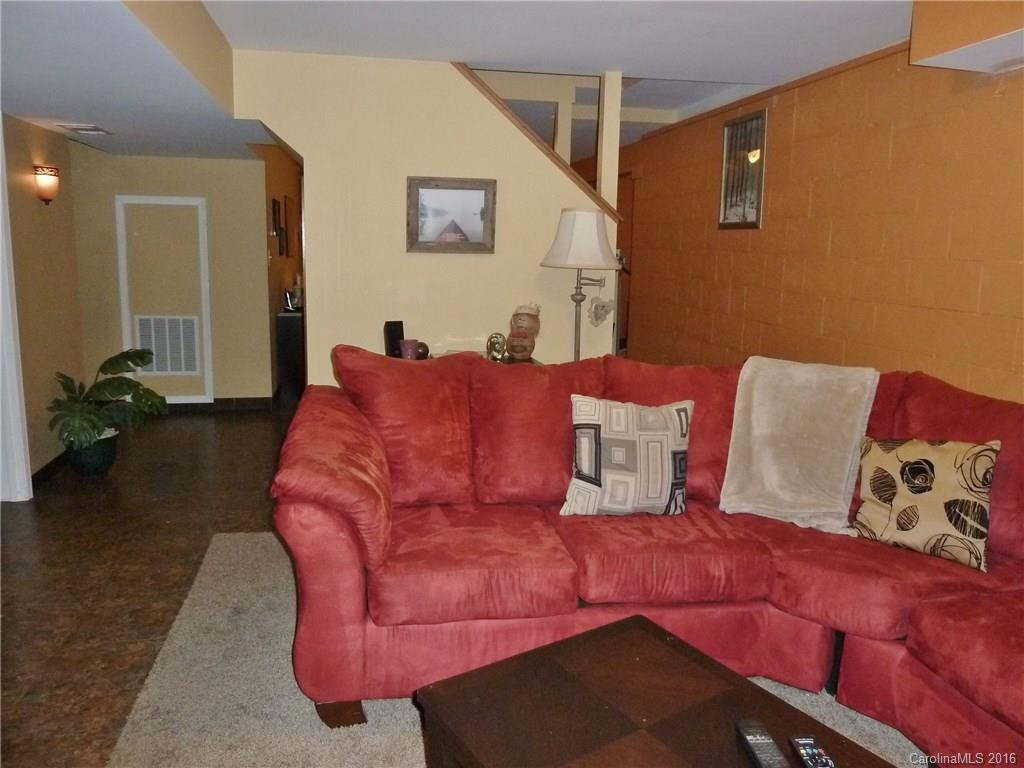 50 Vine Street - Photo 16