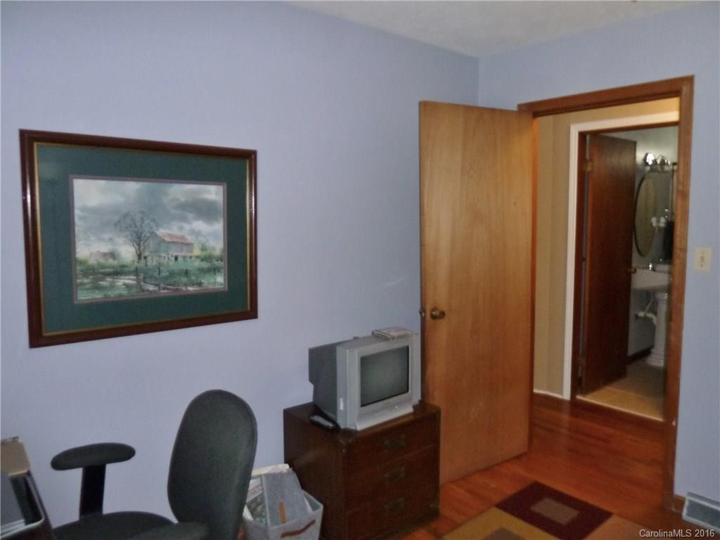50 Vine Street - Photo 8