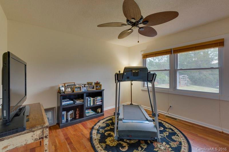553 Oak Grove Road - Photo 10