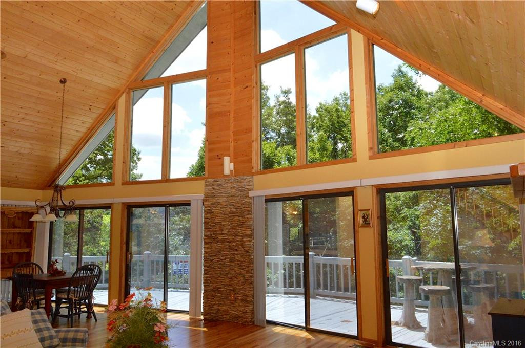 1537 Country Club Drive - Photo 2