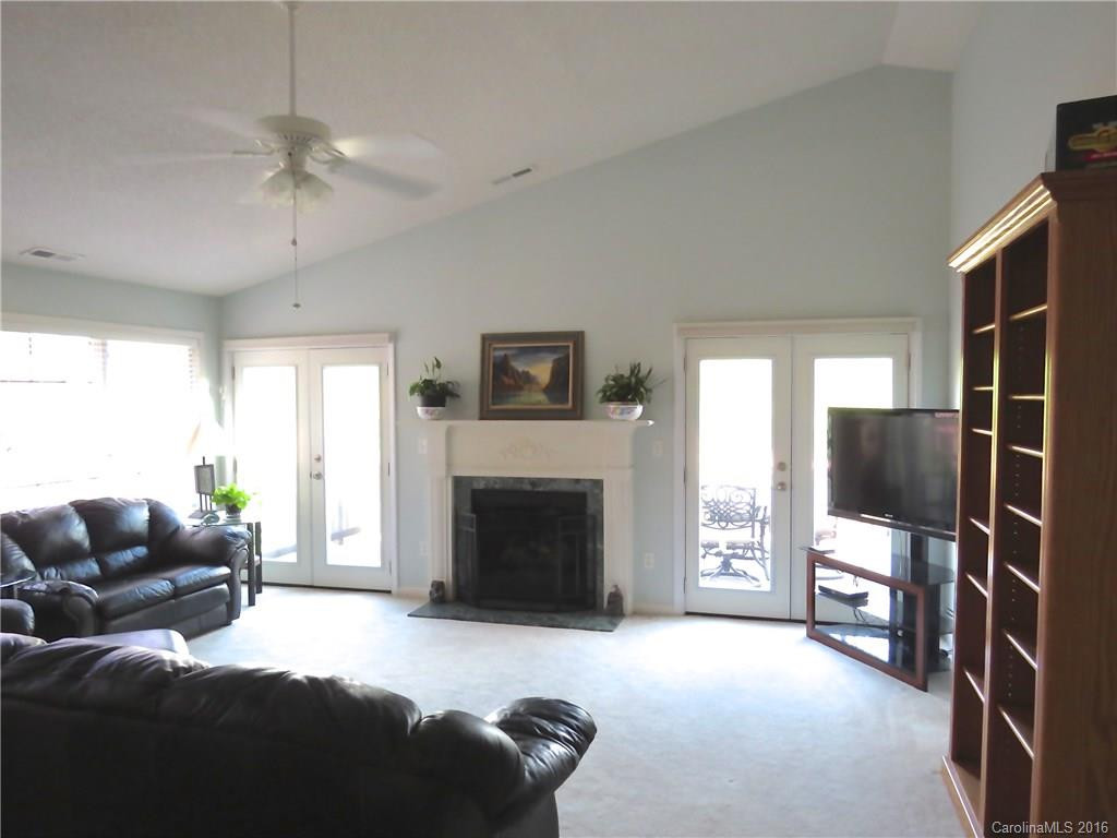 35 Danbury Lane - Photo 3