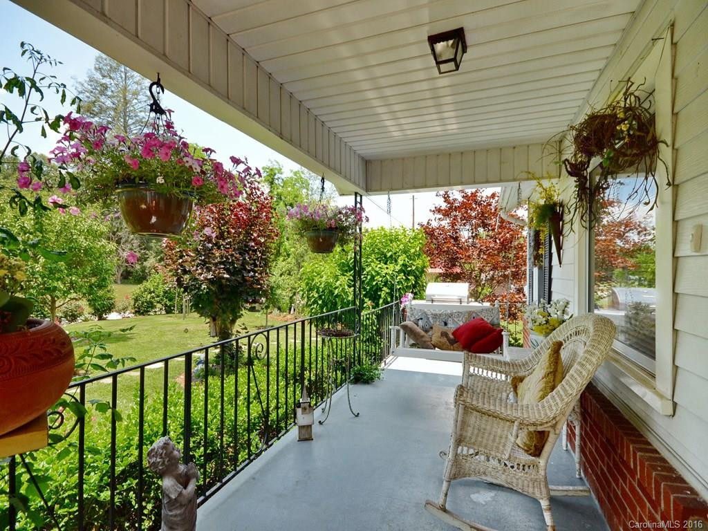 572 Oak Grove Road - Photo 4