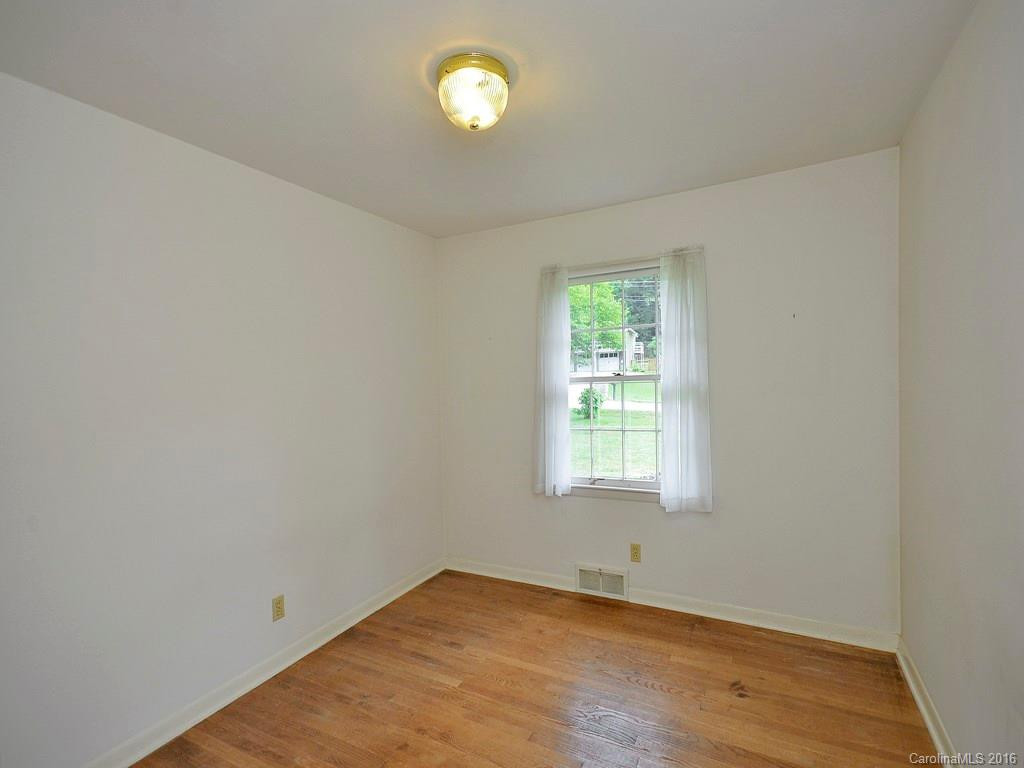 2511 Haywood Road - Photo 6