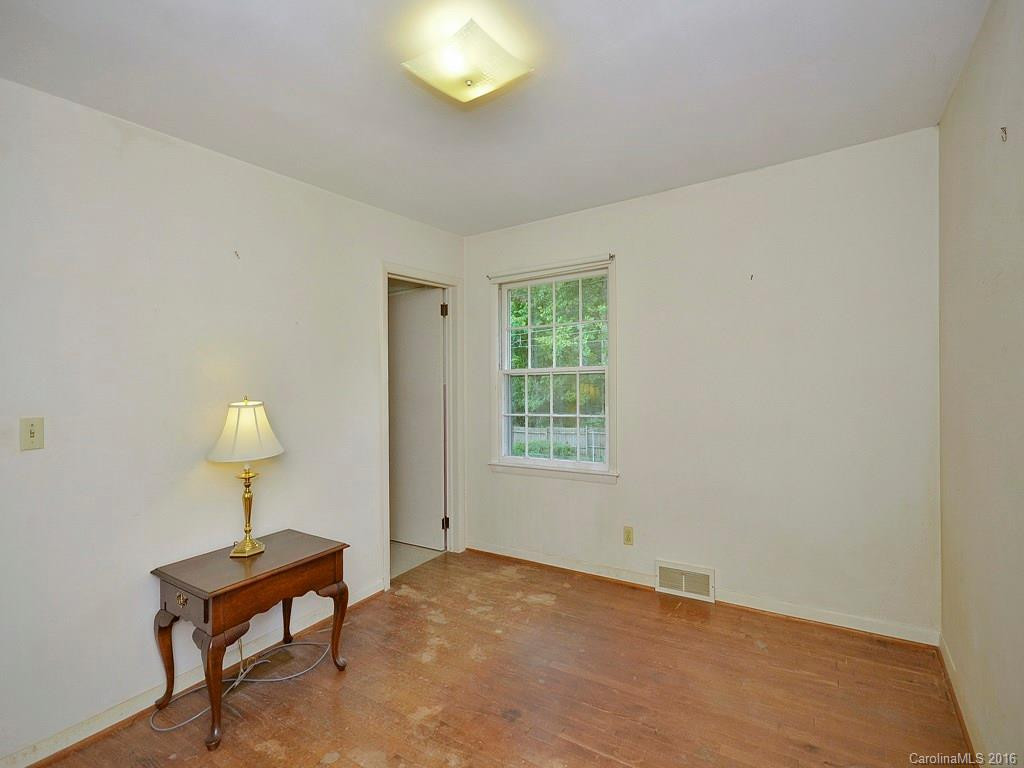 2511 Haywood Road - Photo 7