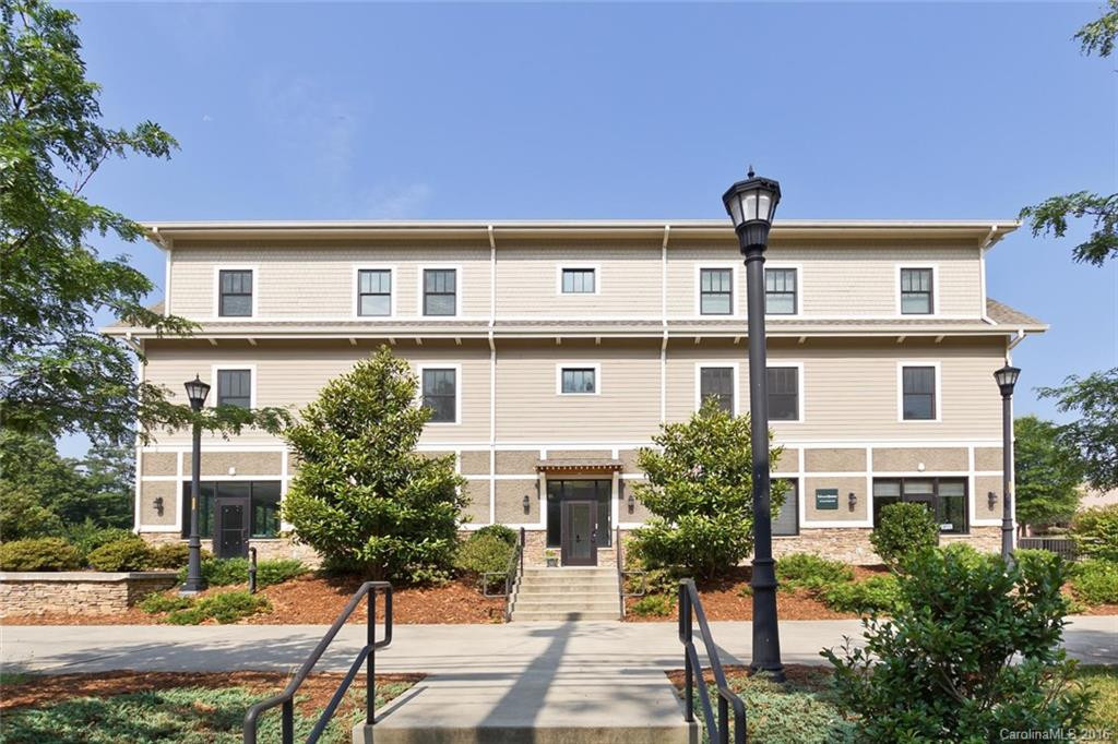 2 Monticello Village Drive #304