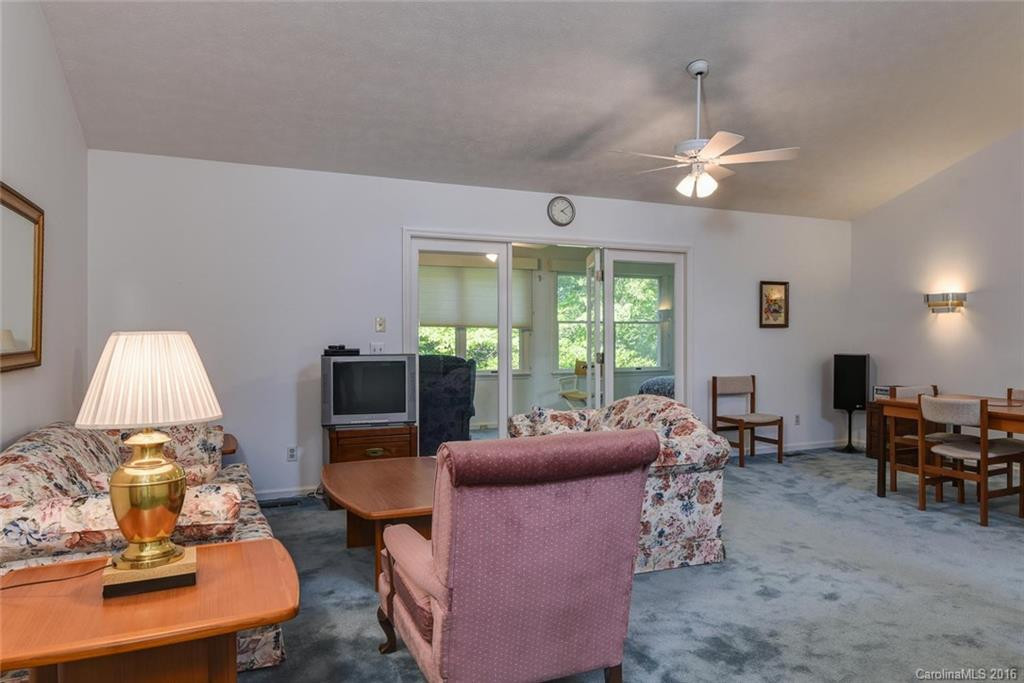 202 Tallyho Lane - Photo 4