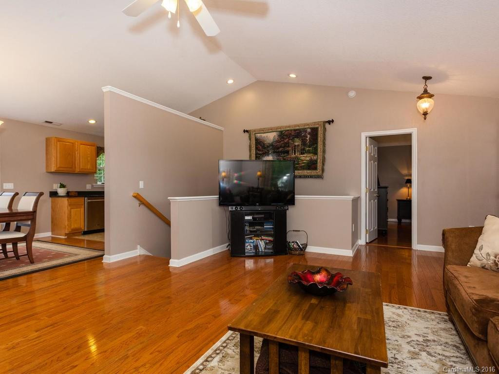 27 Worthington Lane - Photo 3