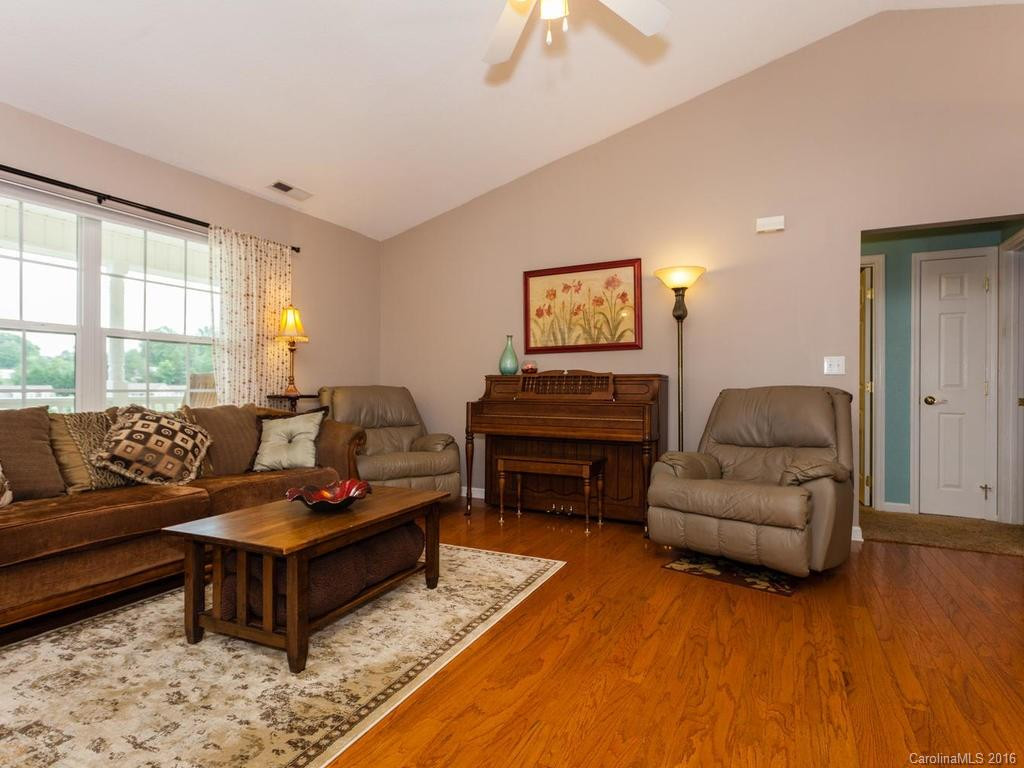 27 Worthington Lane - Photo 4
