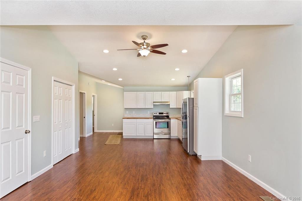 16 Holcombe Road - Photo 4