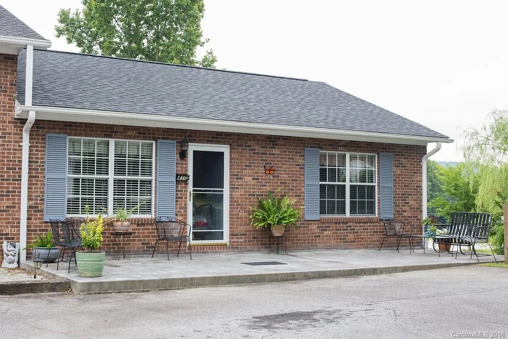 410-F Oak Street