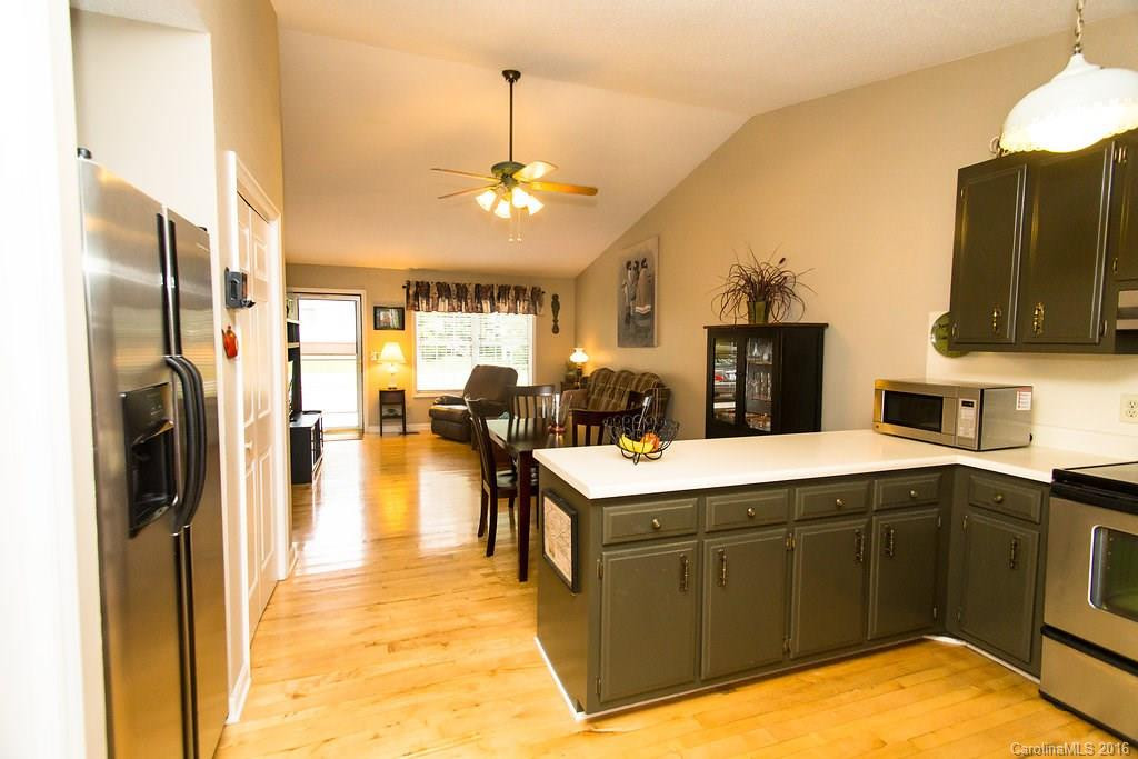 410-F Oak Street - Photo 7