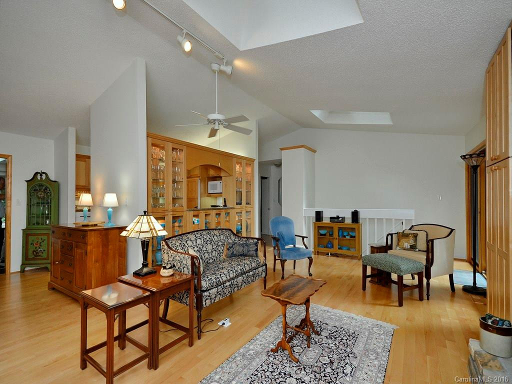 13 Breezeway Drive - Photo 4