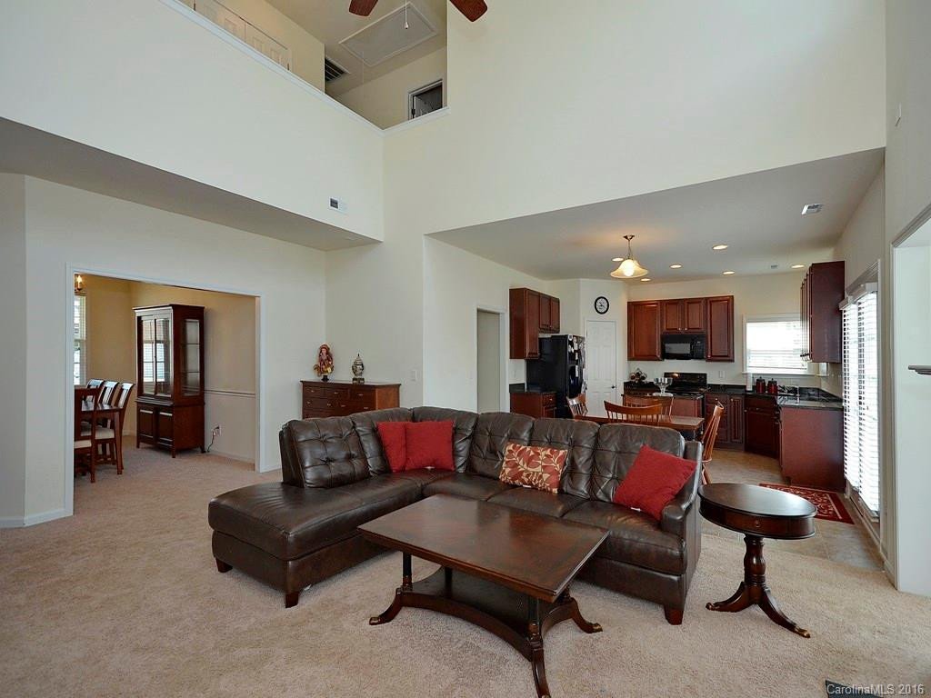 246 Roanoke Road - Photo 4