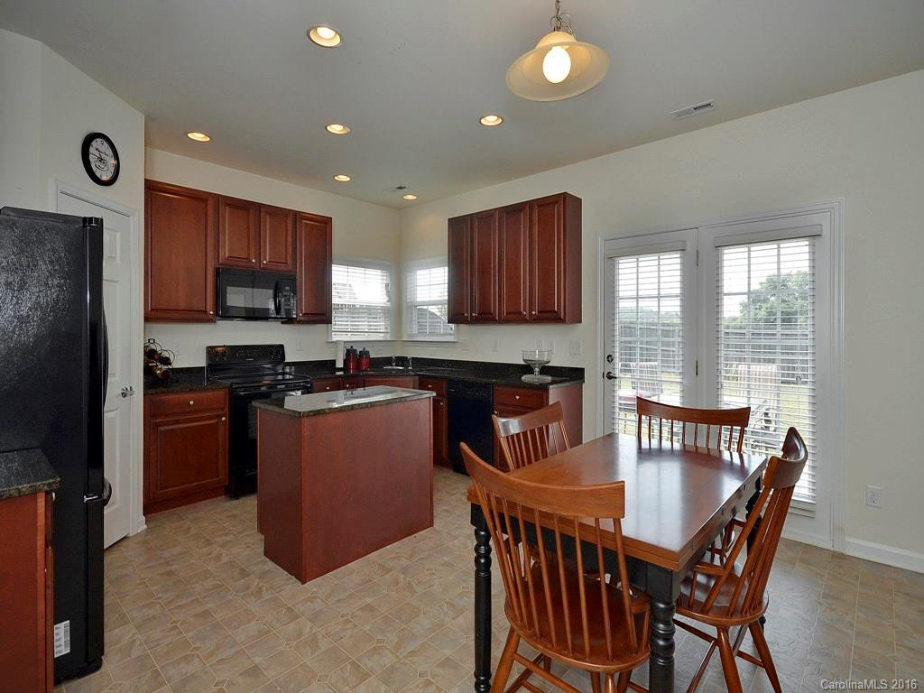 246 Roanoke Road - Photo 5