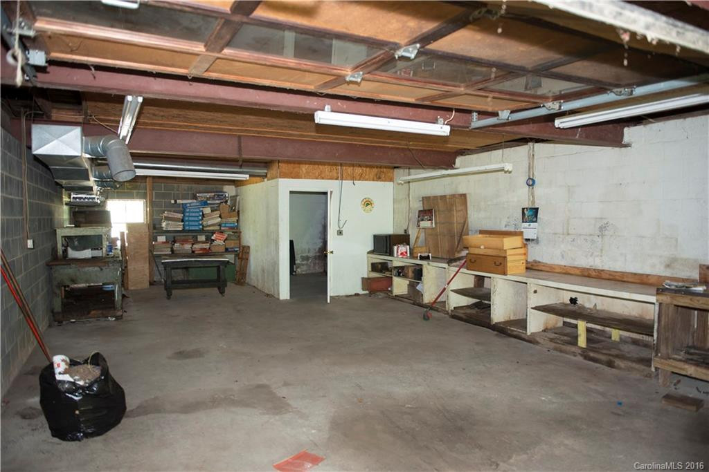 437 Weaverville Road - Photo 17