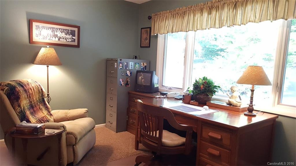 83 Robin Road - Photo 15