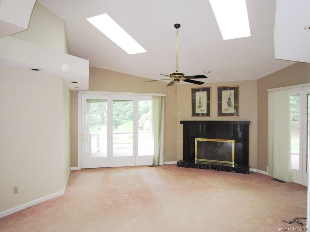 48 Robert E Lee Drive - Photo 2