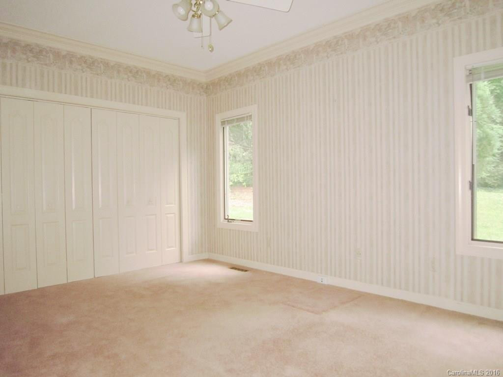 48 Robert E Lee Drive - Photo 13