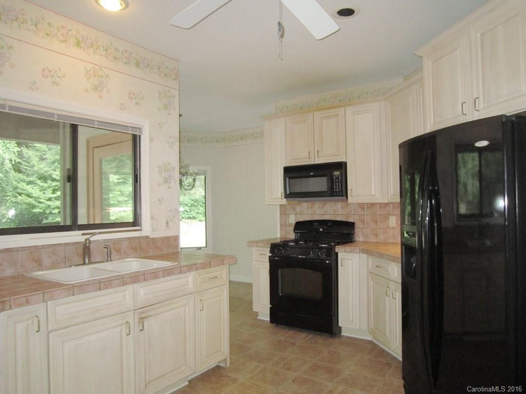 48 Robert E Lee Drive - Photo 7
