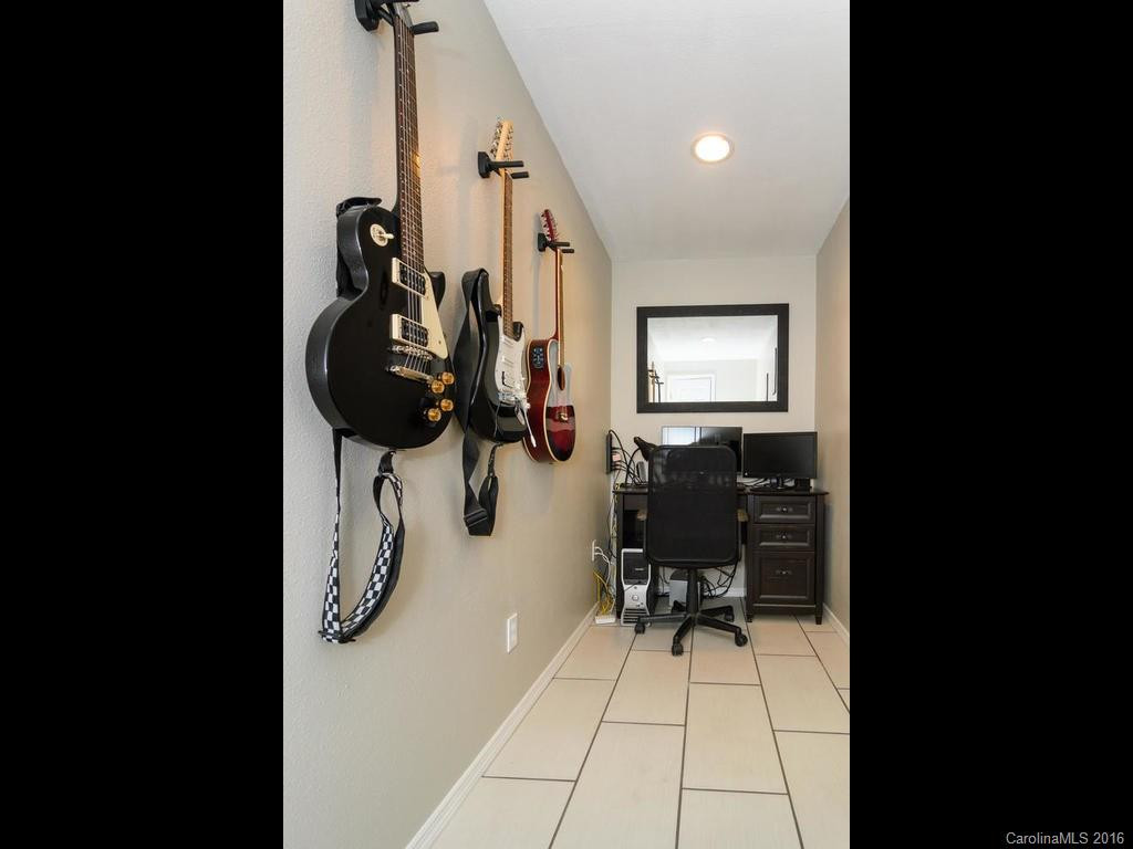 520 Corbly Drive - Photo 18