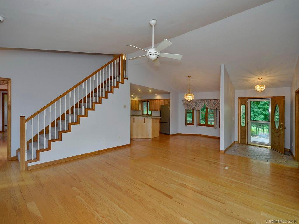 136 Curtis Drive - Photo 5