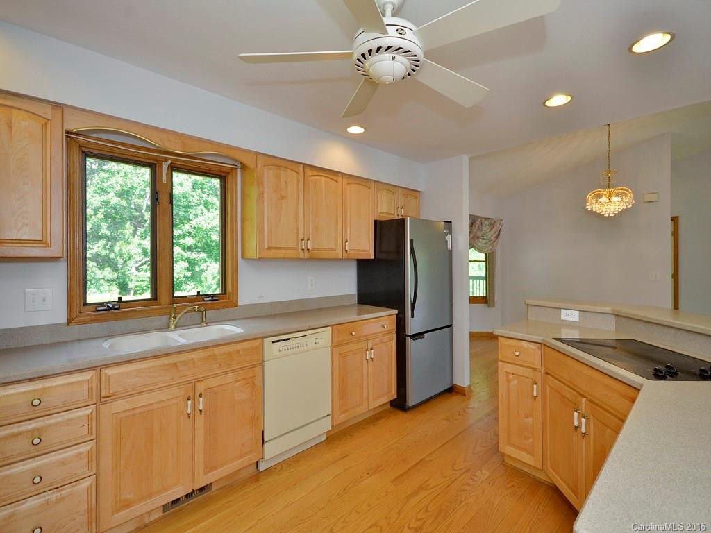 136 Curtis Drive - Photo 8