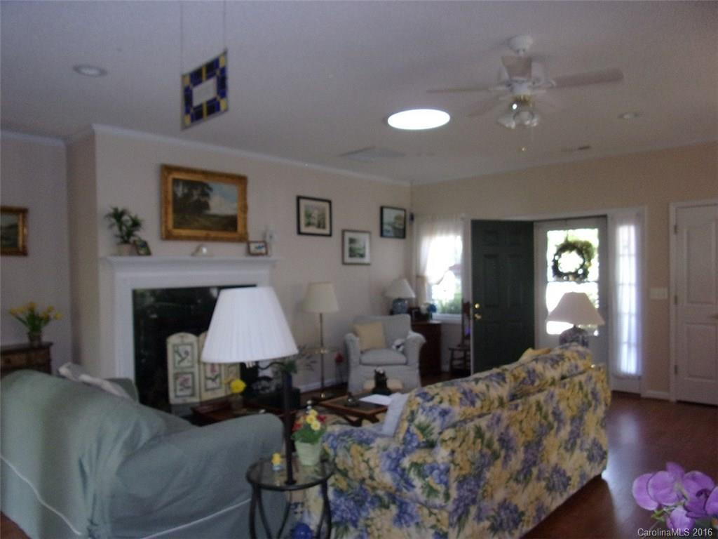 276 Cambridge Drive #61R - Photo 2