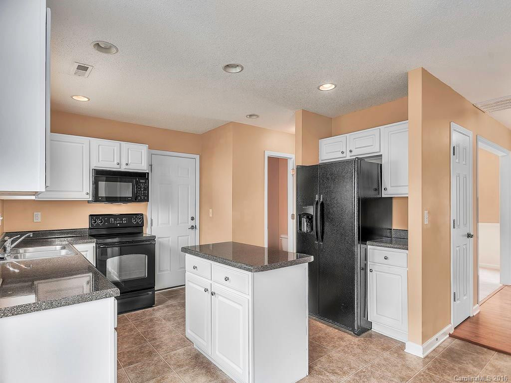 138 Yadkin Road - Photo 4