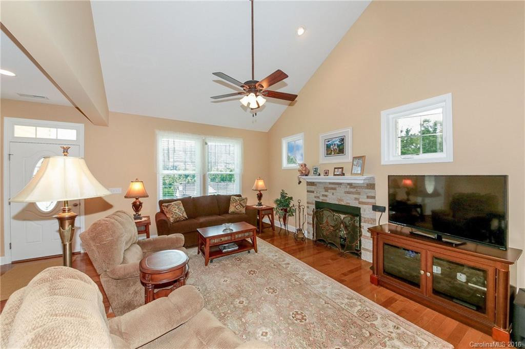 218 Crab Meadow Drive #13 - Photo 4