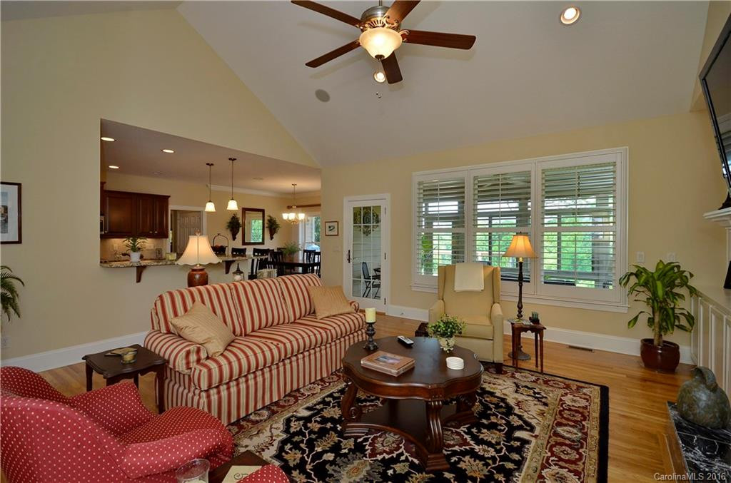110 Waterfall Cove - Photo 3