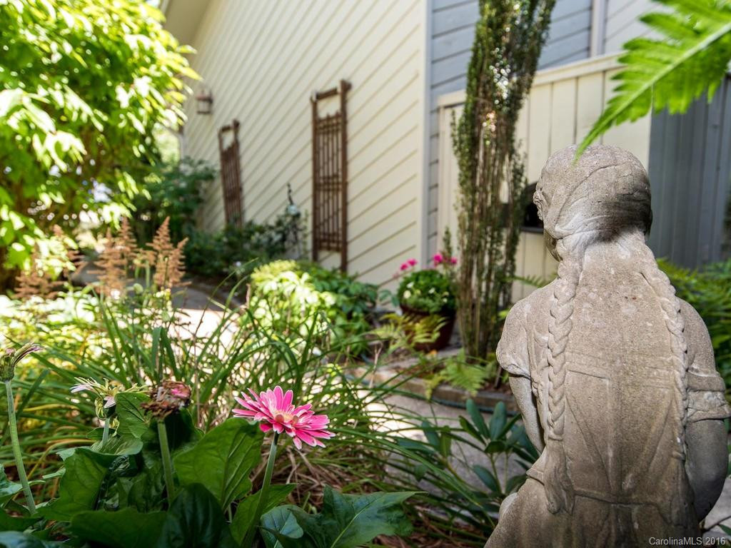 111 Deerlake Drive #111 - Photo 2