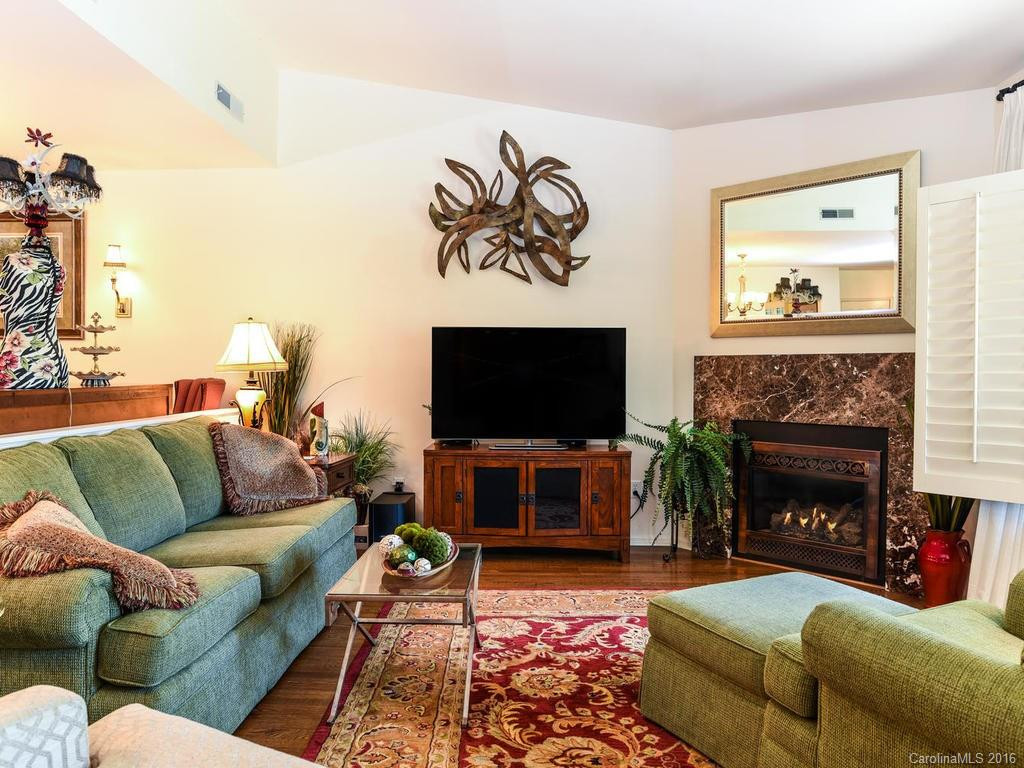 111 Deerlake Drive #111 - Photo 4