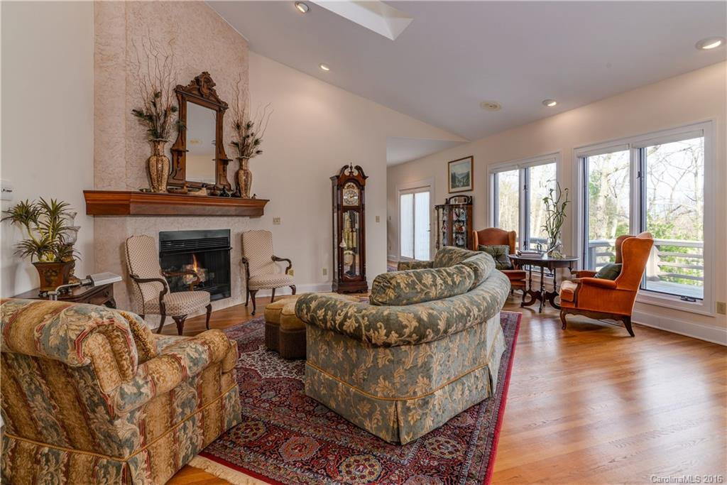 101 Maple Hill Drive - Photo 2