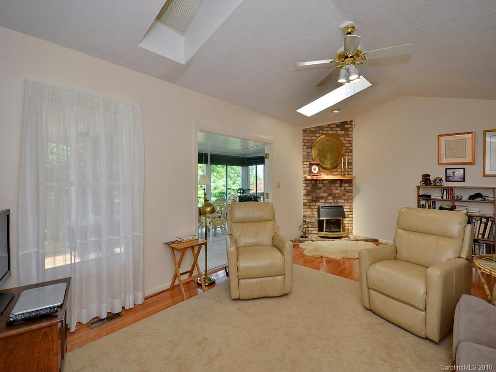 188 Mountain Valley Drive - Photo 2