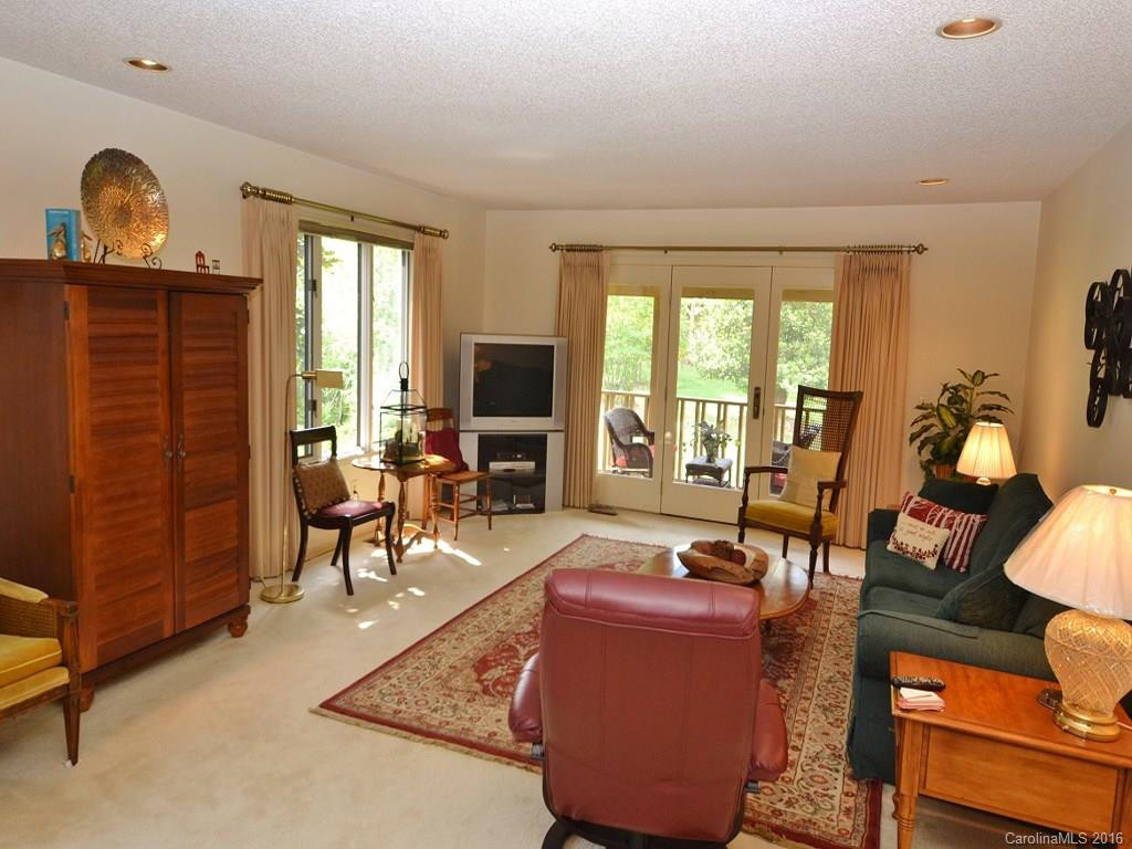 705 Red Oak Drive #705 - Photo 2