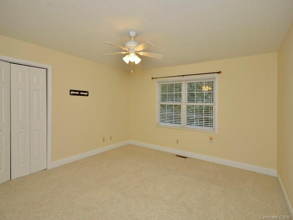 11 Holiday Drive - Photo 18