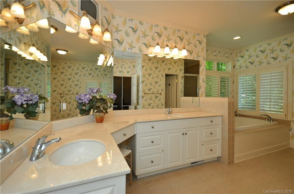 688 Rochester Drive - Photo 20