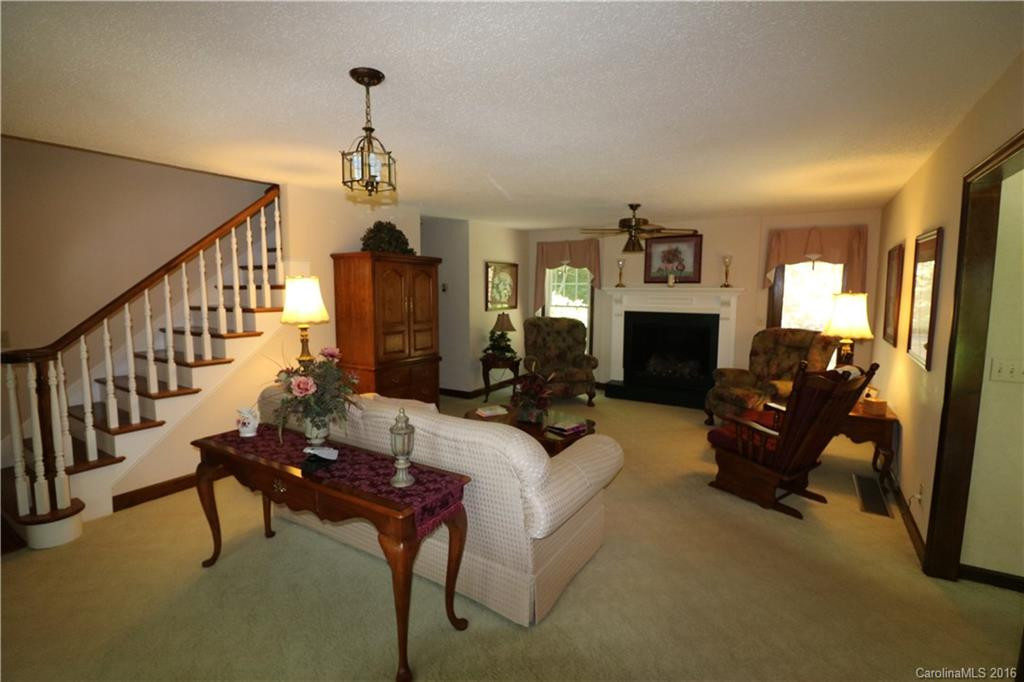 1002 High Vista Drive - Photo 3