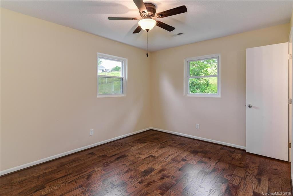4 Hamburg Lane - Photo 11