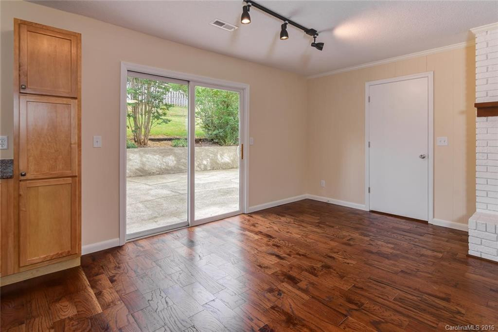 4 Hamburg Lane - Photo 7