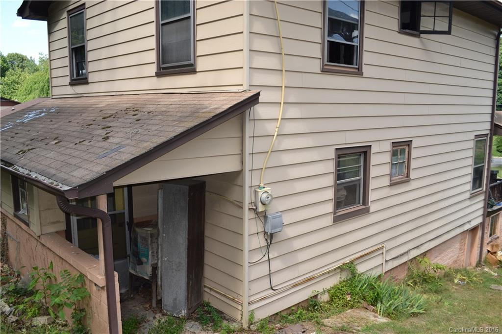 193 Grove Street - Photo 2