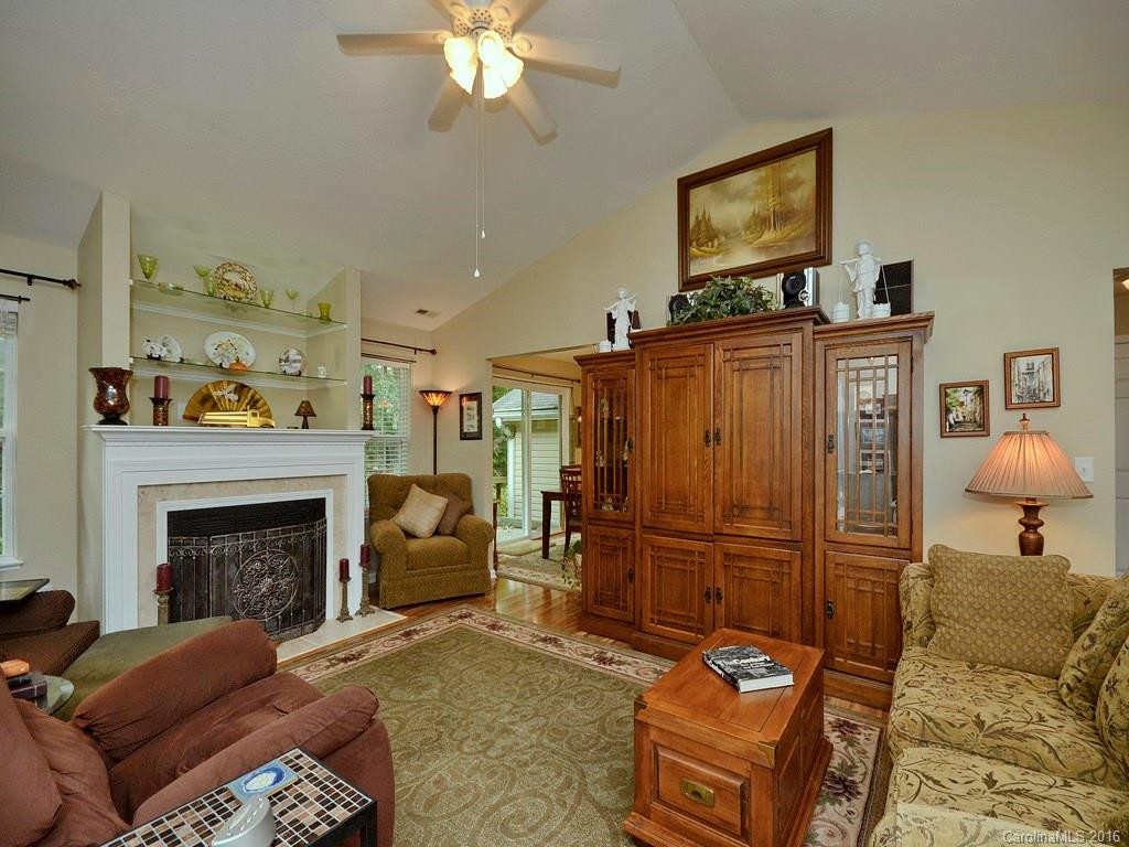 316 Wiltshire Circle #316 - Photo 4