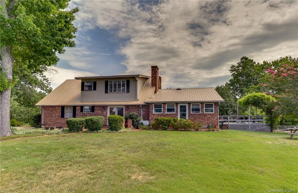 206 Hooker Road