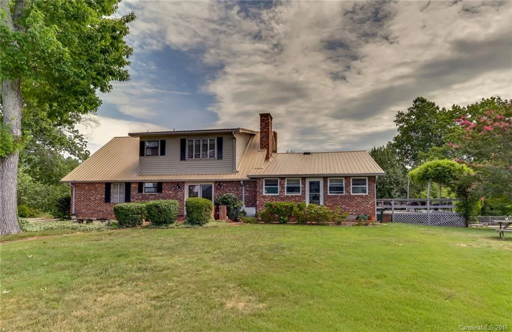206 Hooker Road