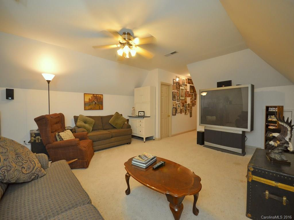 16 Buttons Drive - Photo 12