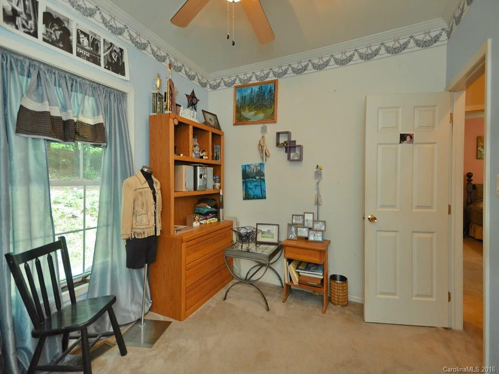 16 Buttons Drive - Photo 10